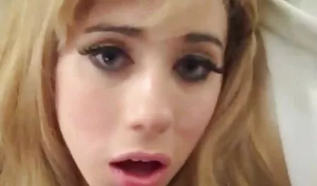Menarik Anna Polina memberikan pengalaman pijat indosex lesbi
