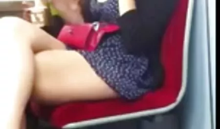 Petite tante indosex gadis panas di tempat tidur