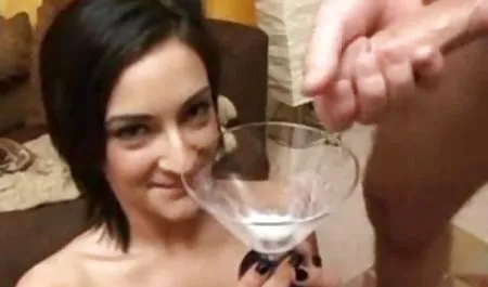 Dia suka telanjang di depan umum indosex hd