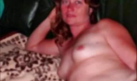 Lesbian MILF Merayu tak 18 indosex berdosa remaja