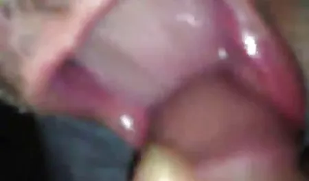 Menawan indosex x hitam Tini saluran jantung stud putih