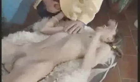 - tante indosex Aku bahkan tak muat dalam mulut saya! Apalagi saya bum!'