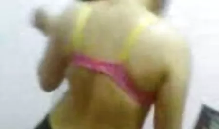 Pria Dom spanks dan indosex17 jari-jari sub rambut pirang
